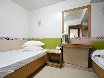 hong kong astronauts hotel