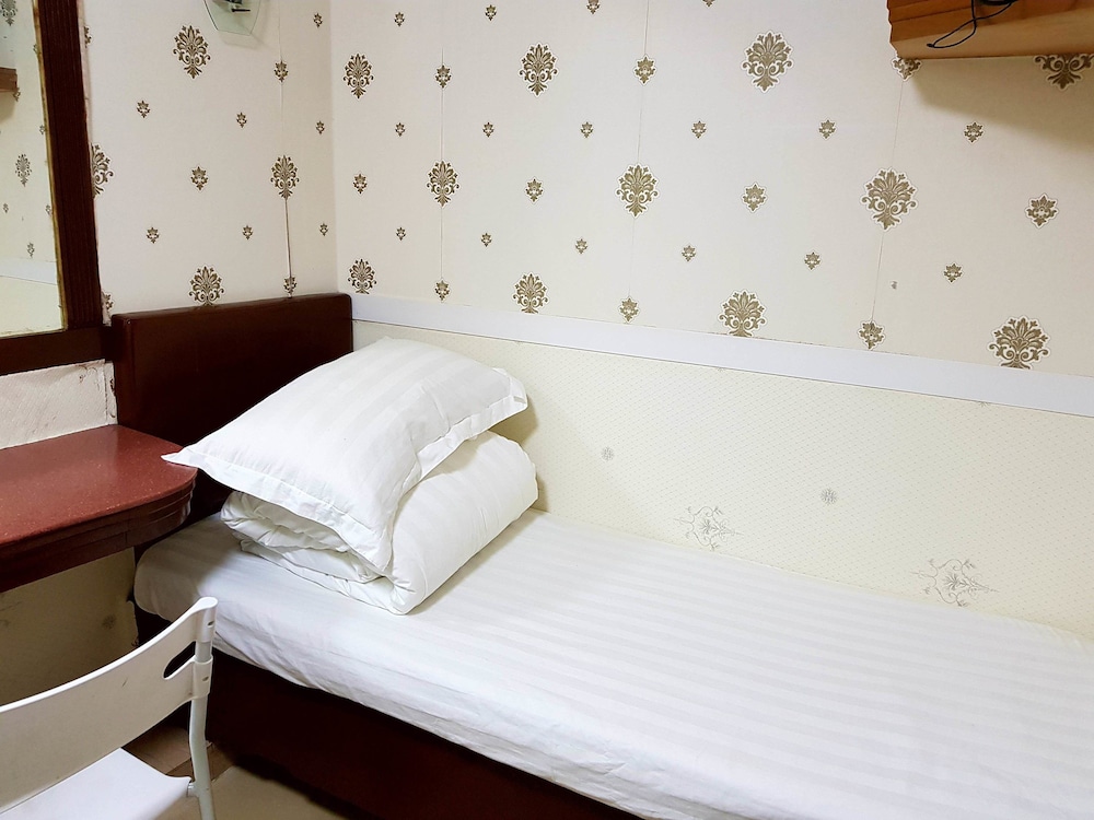 hong kong astronauts hotel