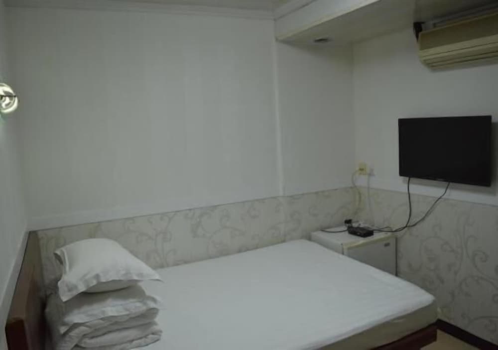 hong kong astronauts hotel