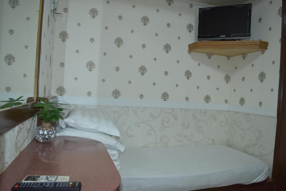 hong kong astronauts hotel