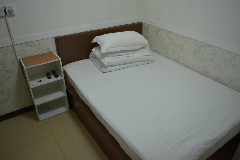 hong kong astronauts hotel