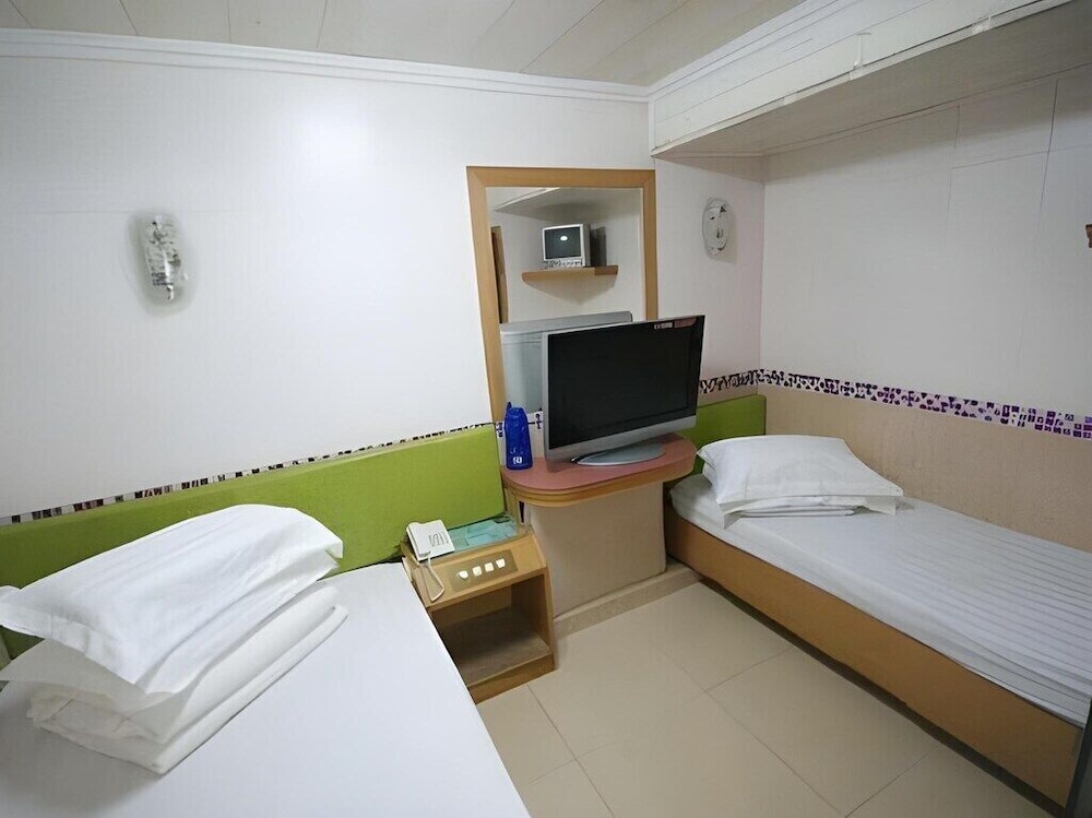 hong kong astronauts hotel