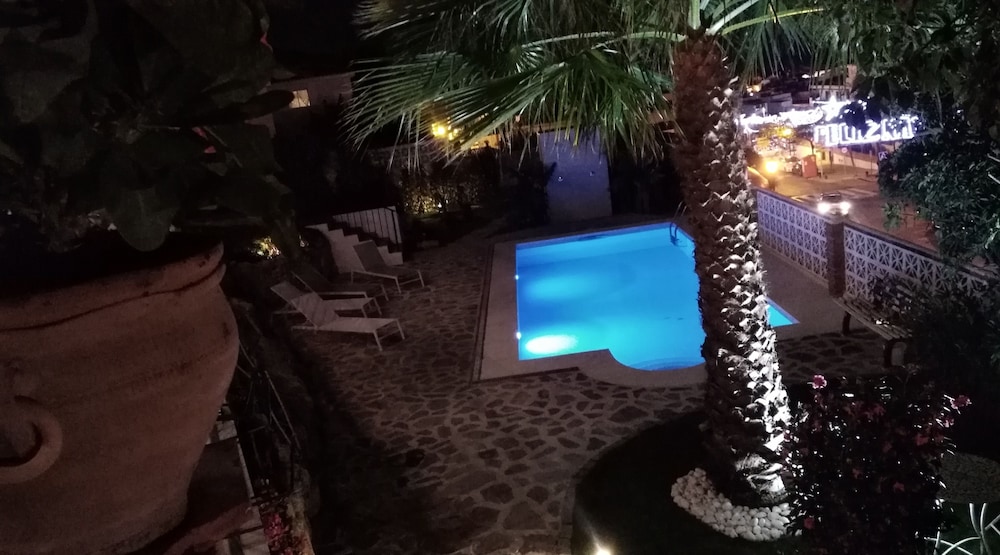 boutique x pueblo benalmadena