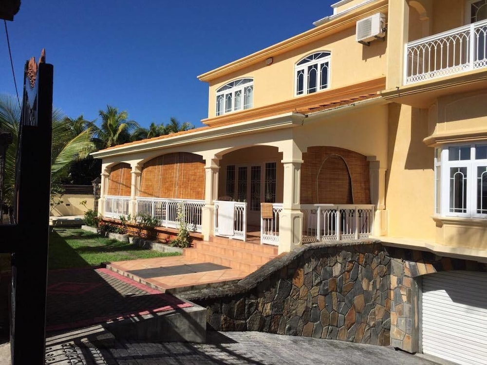 villa sarbel