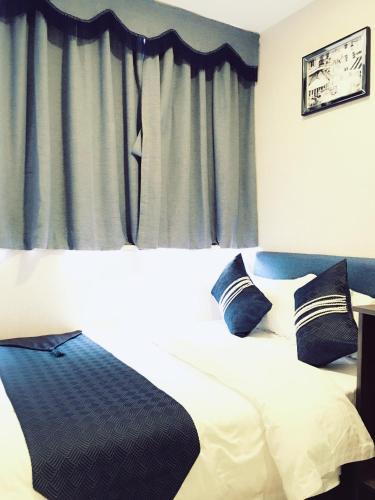 Seasons Hotel,Seasons Hotel, 5/F 23 Lock Road Kowloon Hong Kong,2 star