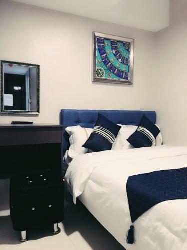 Seasons Hotel,Seasons Hotel, 5/F 23 Lock Road Kowloon Hong Kong,2 star