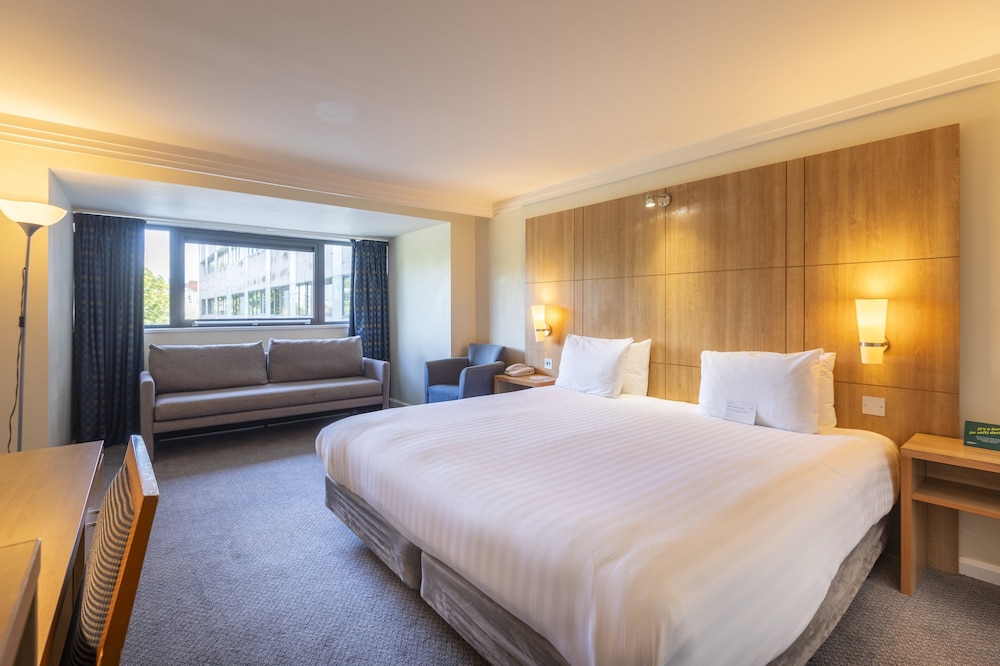 holiday inn cardiff city centre by ihg