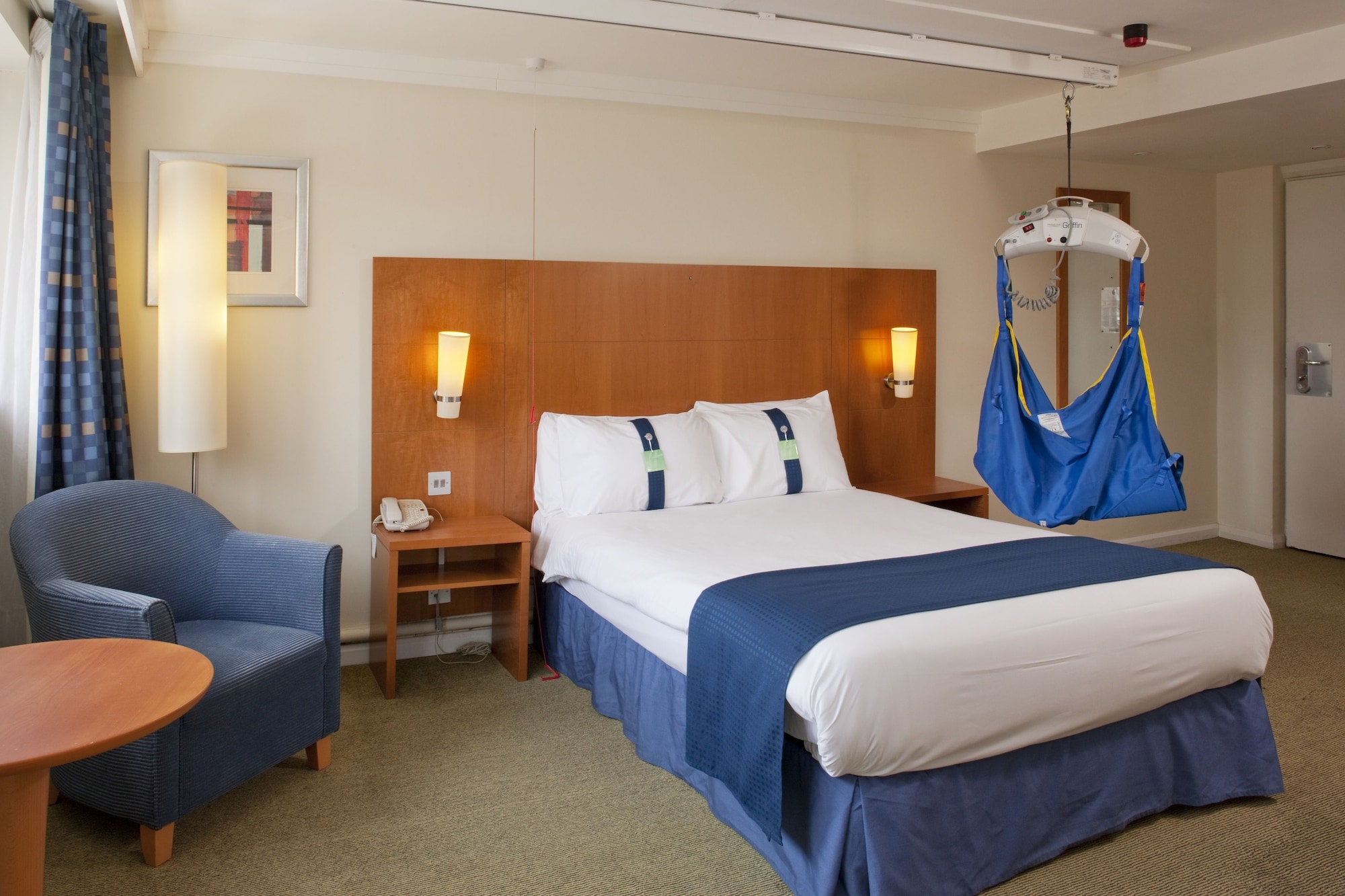 holiday inn cardiff city centre by ihg