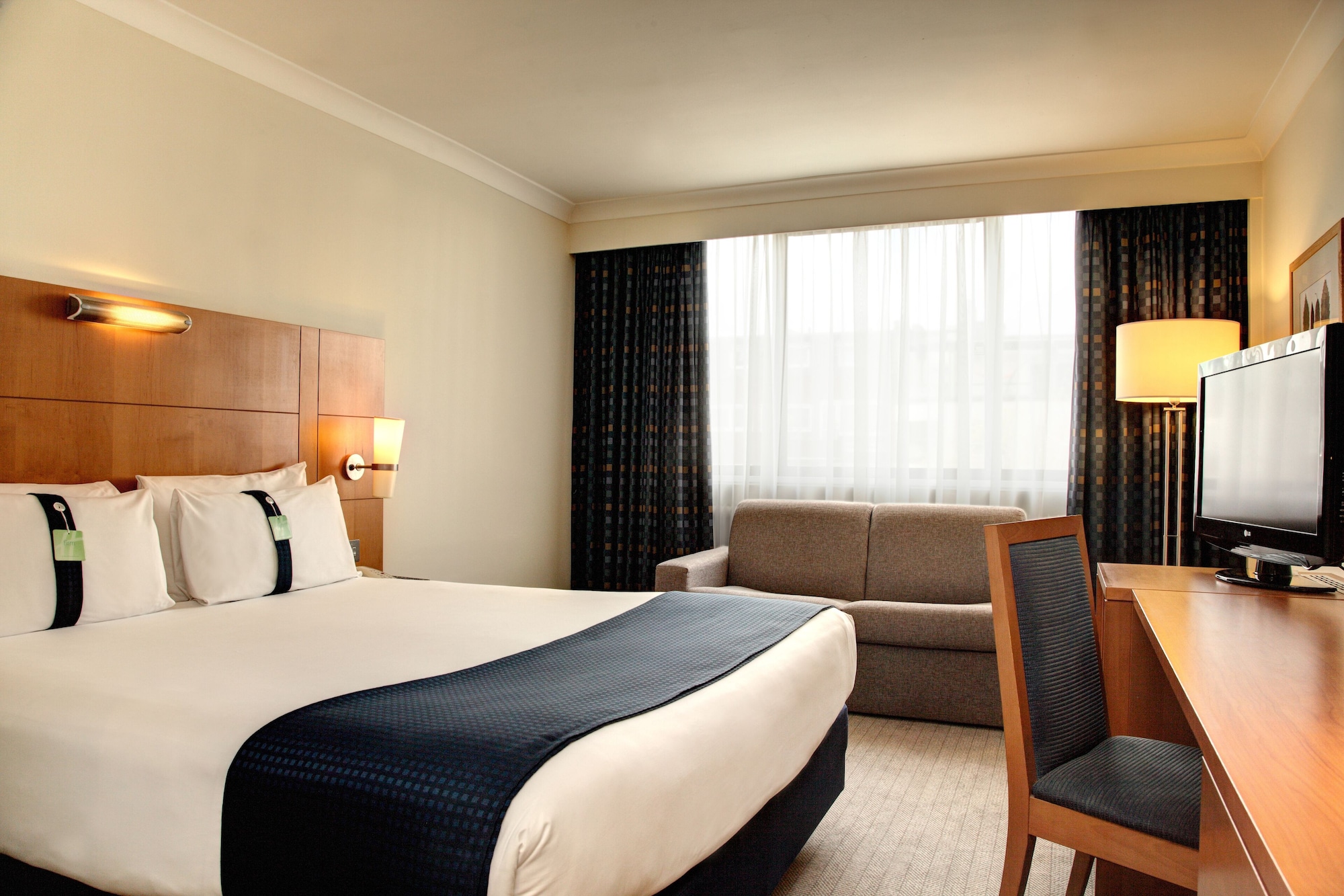 holiday inn cardiff city centre by ihg