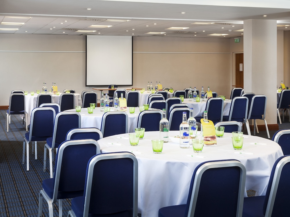 holiday inn cardiff city centre by ihg