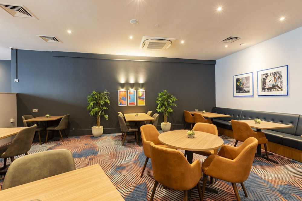 holiday inn cardiff city centre by ihg