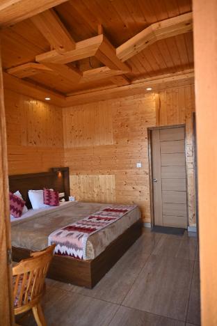 resort extreme village