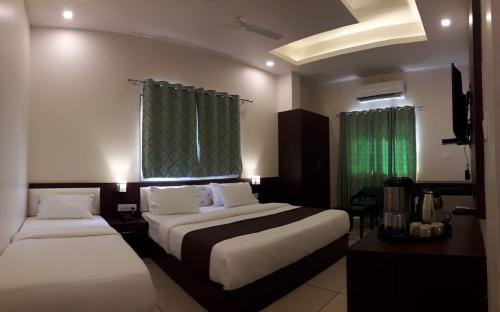 Hotel Paradise Inn,P. No, 26, Nathdwara Rd, Fatehpura Chauraha, Pulla Bhuwana, Panchwati, Udaipur, Rajasthan 313001,3 star