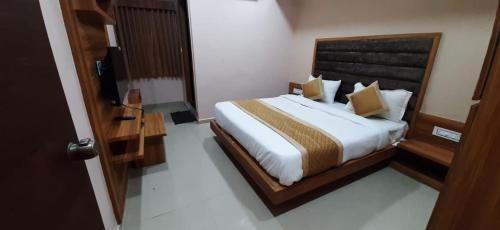 Hotel Maple View,Naroda>>Ahmedabad,2 star