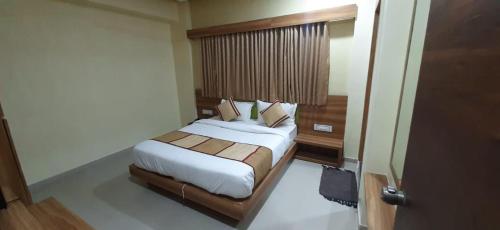 Hotel Maple View,Naroda>>Ahmedabad,2 star