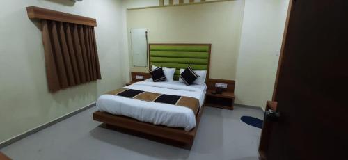 Hotel Maple View,Naroda>>Ahmedabad,2 star