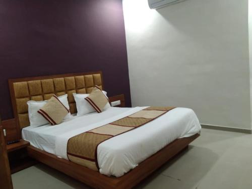 Hotel Maple View,Naroda>>Ahmedabad,2 star
