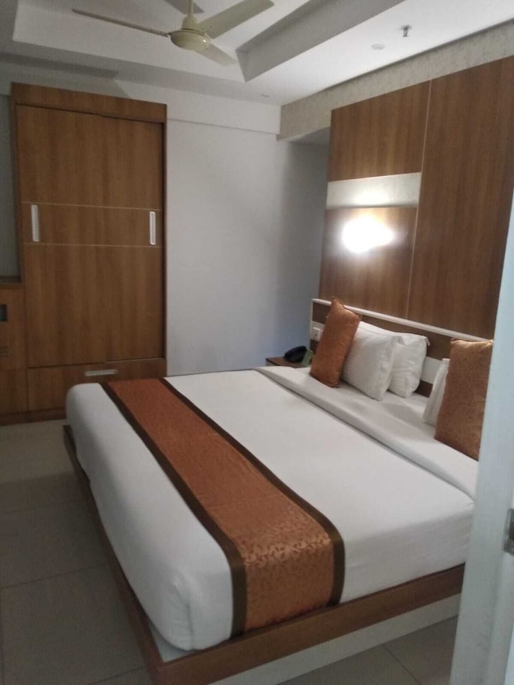 the silvertips kothamangalam ayurvedic resort and convention centre