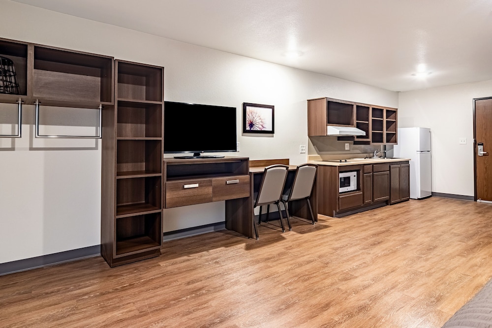 woodspring suites toledo maumee