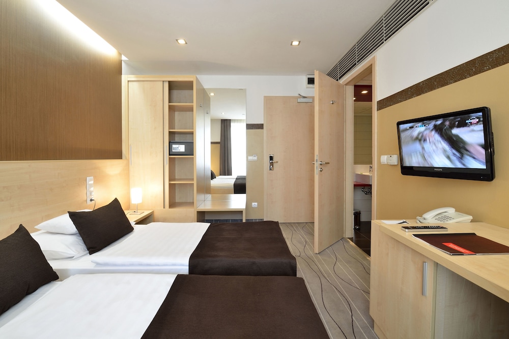 promenade city hotel