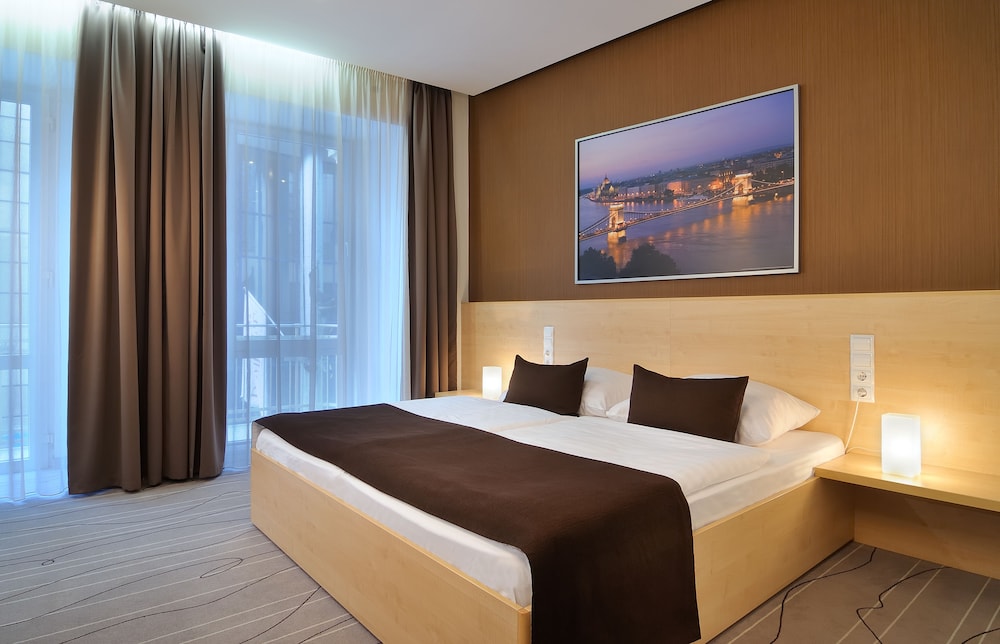 promenade city hotel