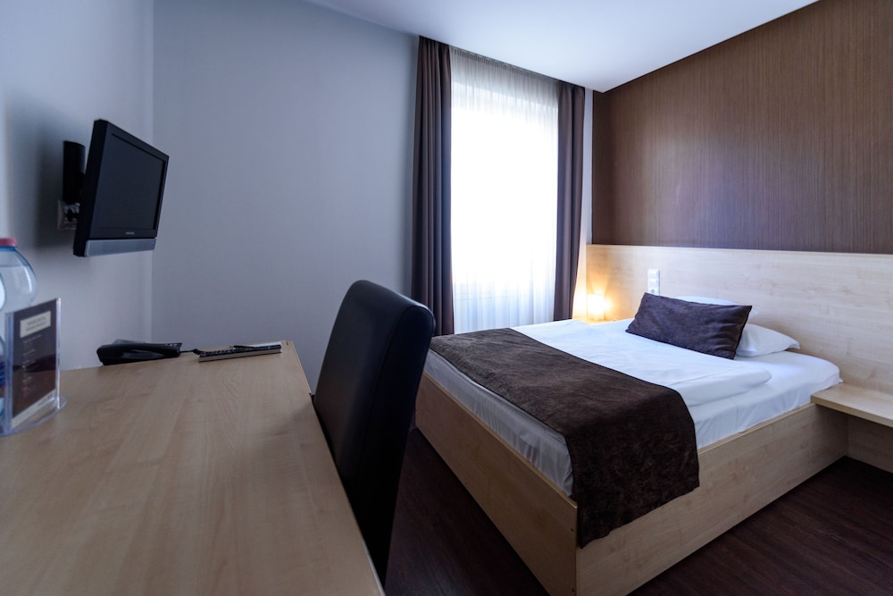 promenade city hotel