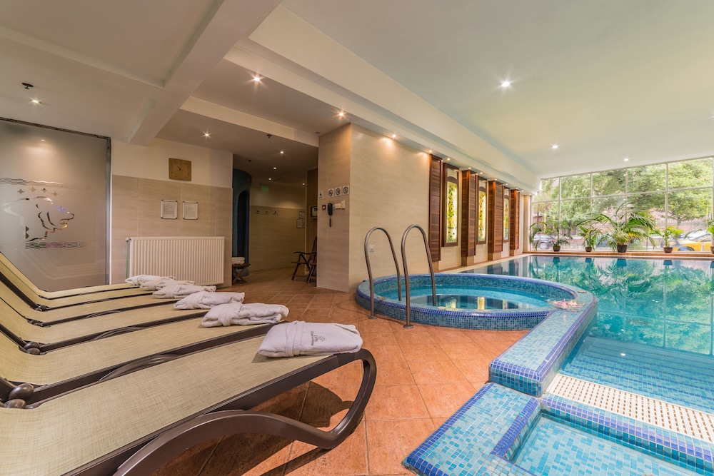 lions garden hotel