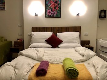 sun pyramids view inn