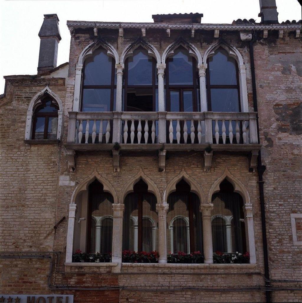 hotel pausania