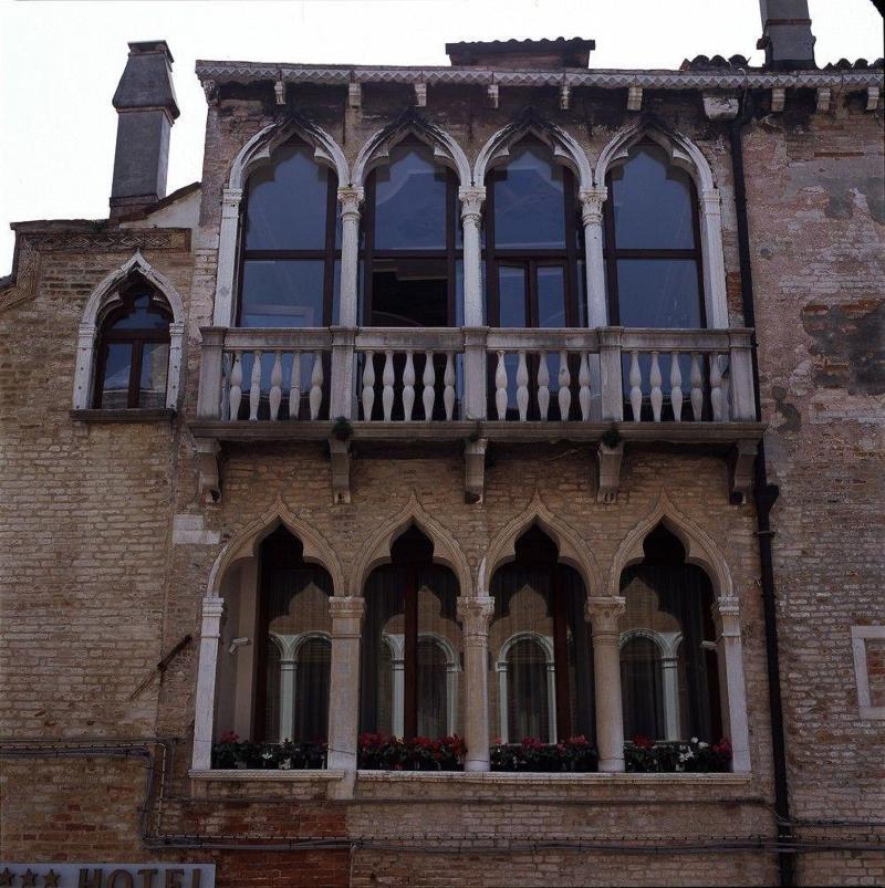 hotel pausania