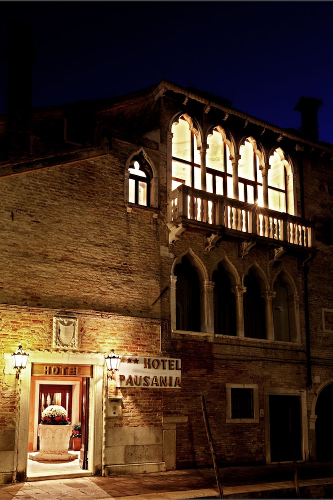 hotel pausania