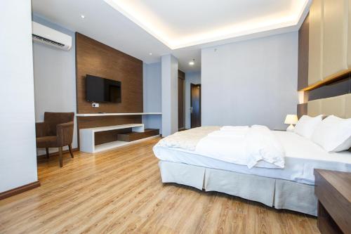 lintas platinum hotel