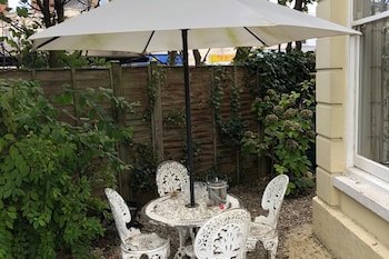 Lovely 3-Bed House In Cheltenham,,3.5 star