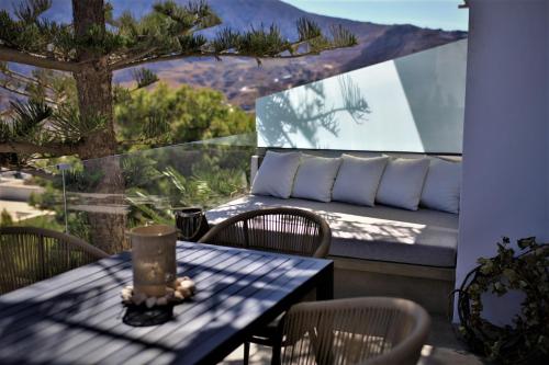 a lux villas santorini