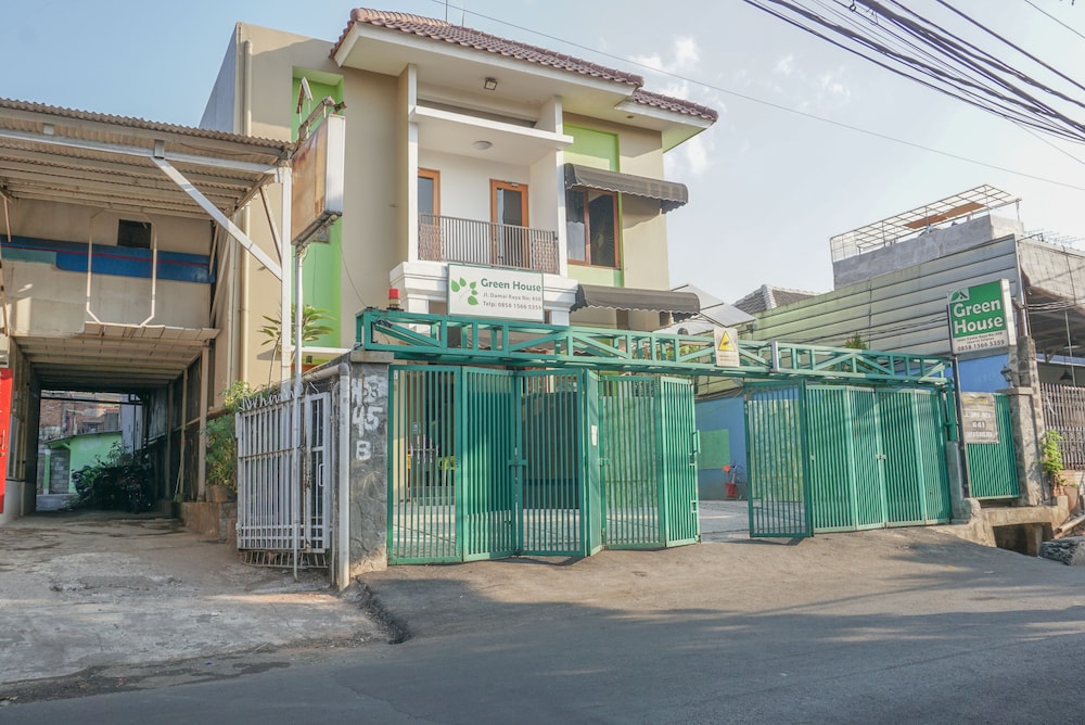 residences by reddoorz near kemang square