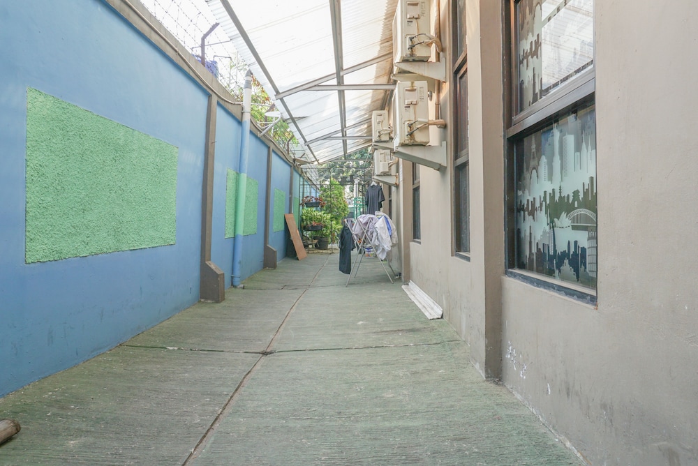 residences by reddoorz near kemang square