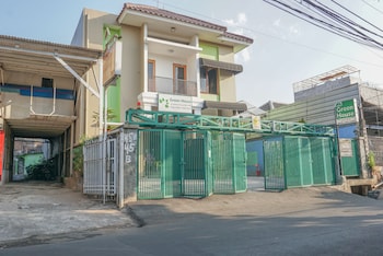 residences by reddoorz near kemang square