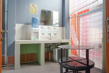 residences by reddoorz near kemang square