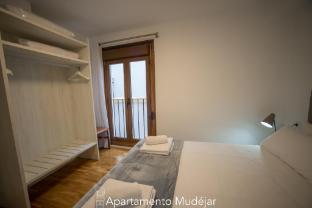 apartamentos plaza del torico