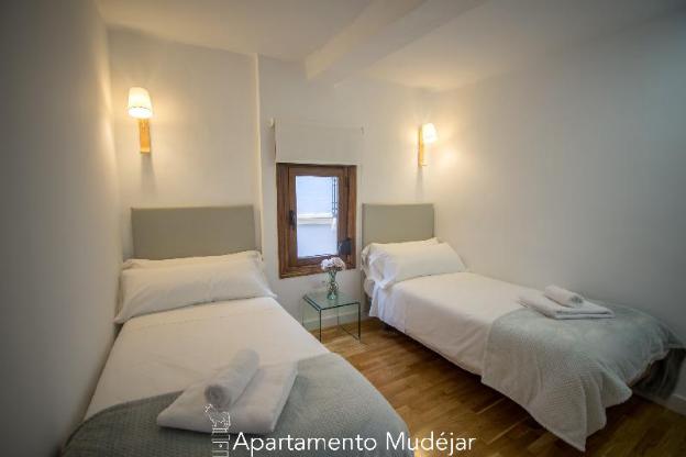 apartamentos plaza del torico