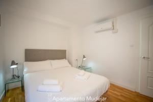apartamentos plaza del torico