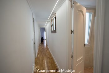 apartamentos plaza del torico