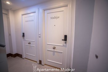 apartamentos plaza del torico