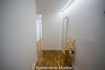 apartamentos plaza del torico