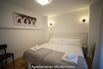 apartamentos plaza del torico