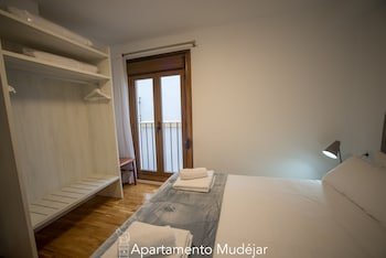 apartamentos plaza del torico