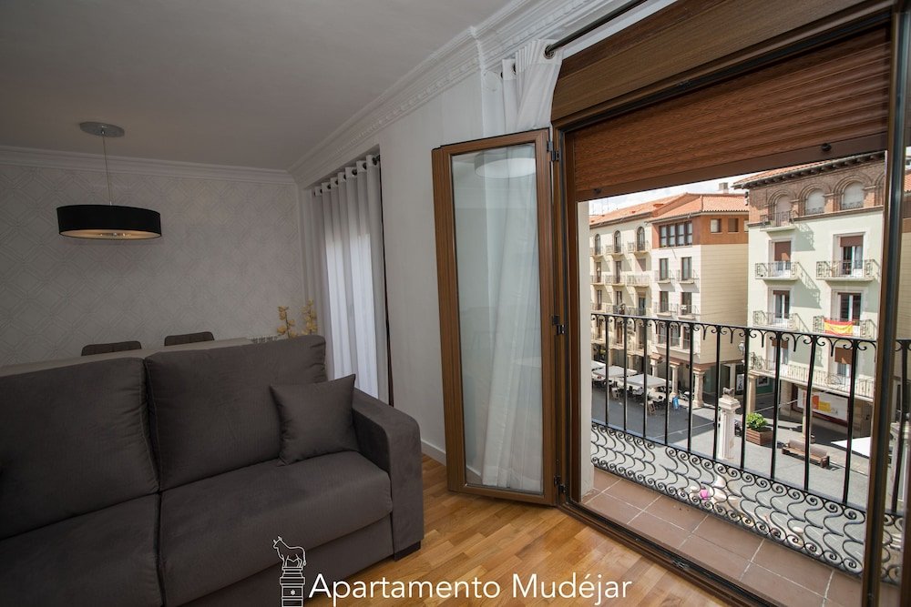 apartamentos plaza del torico