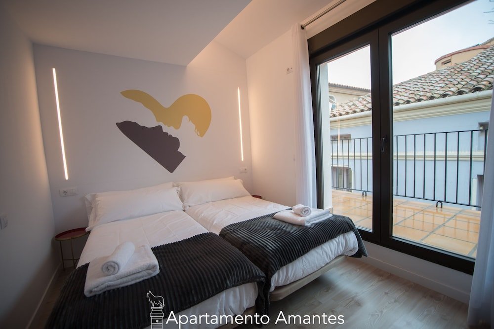 apartamentos plaza del torico