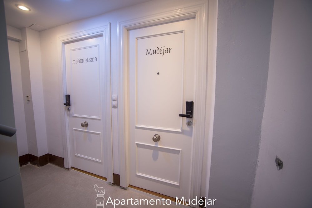 apartamentos plaza del torico