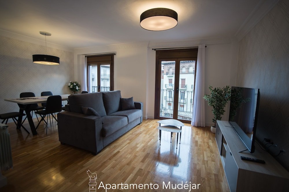 apartamentos plaza del torico